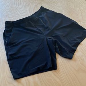 Men’s Lululemon XL 9” Pace shorts. With Liner.